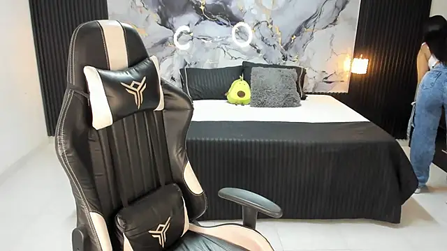 Ivy 16 online show from 1, 3, 2025