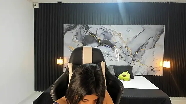 Ivy 16 online show from 9, 9, 2025