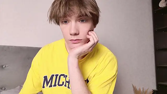 callmenineoneseven online show from 30, 10, 2025