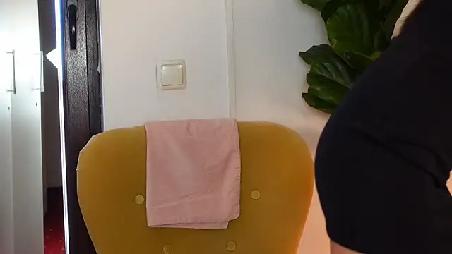 NinaCrystal1 online show from 10, 4, 2026