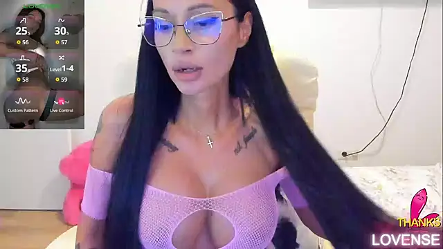 kissnicol32 online show from 11, 7, 2026