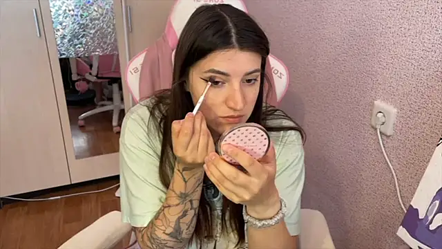 Katrin  kiss online show from 17, 4, 2026