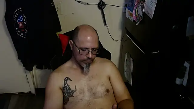 Snapshot of KrazyLegz chatting on 2, 4, 2026 KrazyLegz online show from 2, 4, 2026