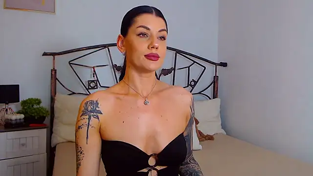 YvonneEverlee online show from 22, 3, 2025