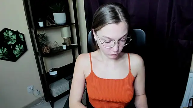 EmillyPlay online show from 19, 2, 2025