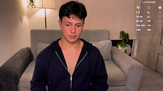 Snapshot of Alexxblue chatting on 4, 12, 2025 Alexxblue online show from 4, 12, 2025