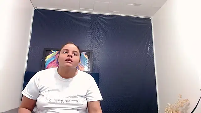 brunnette hot online show from 25, 2, 2025