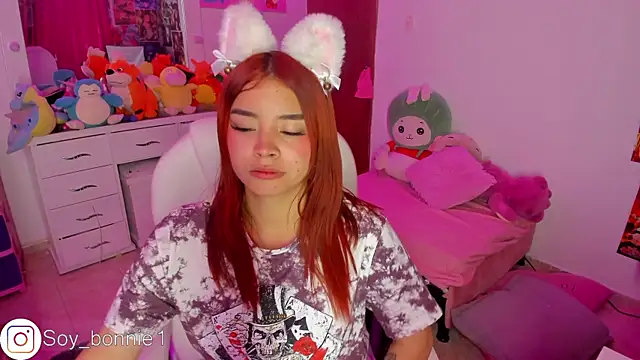 Snapshot of bonnie_moon chatting on 10, 12, 2024 bonnie moon online show from 10, 12, 2024