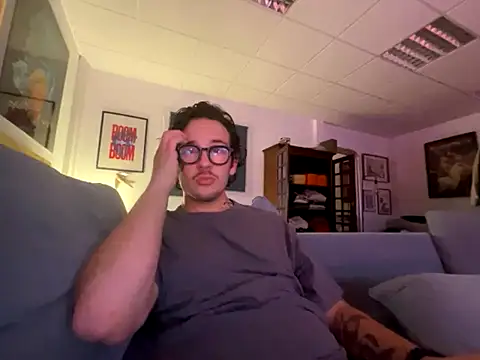 Snapshot of hardmecl chatting on 3, 10, 2025 hardmecl online show from 3, 10, 2025