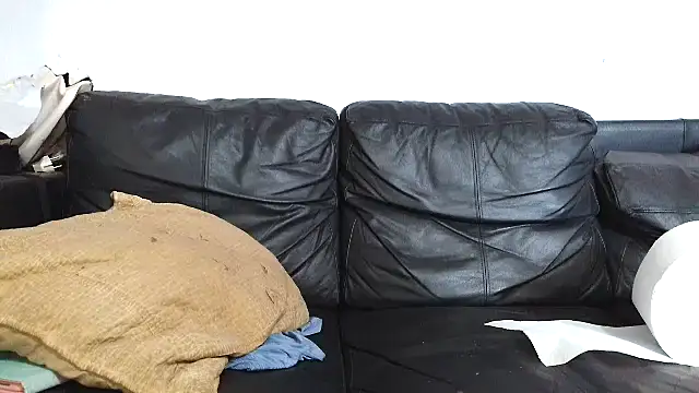 Snapshot of Youns98 chatting on 10, 10, 2025 Youns98 online show from 10, 10, 2025