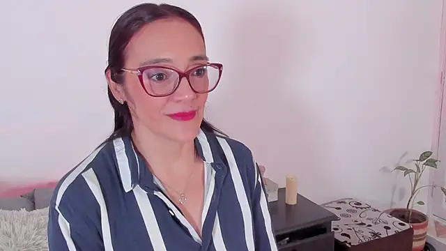 Jessica Herrera  online show from 22, 4, 2026