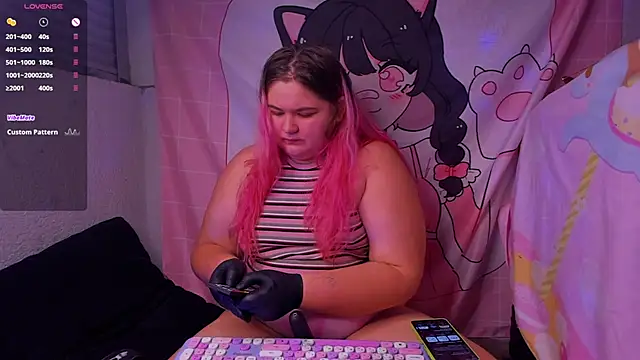 Snapshot of Freakcute_ chatting on 7, 12, 2024 Freakcute online show from 7, 12, 2024