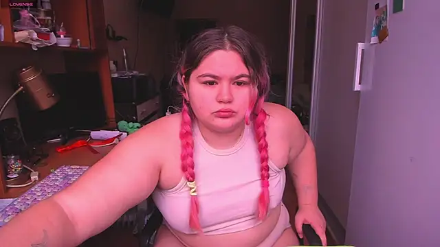 Snapshot of Freakcute_ chatting on 19, 12, 2024 Freakcute online show from 19, 12, 2024