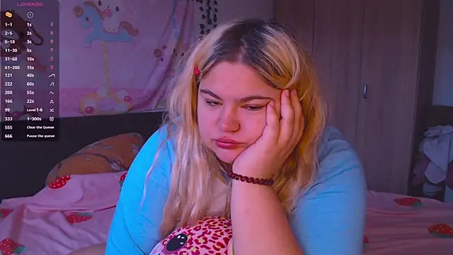 Snapshot of Freakcute_ chatting on 3, 10, 2025 Freakcute online show from 3, 10, 2025