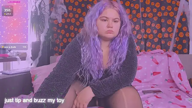 Snapshot of Freakcute_ chatting on 27, 10, 2025 Freakcute online show from 27, 10, 2025