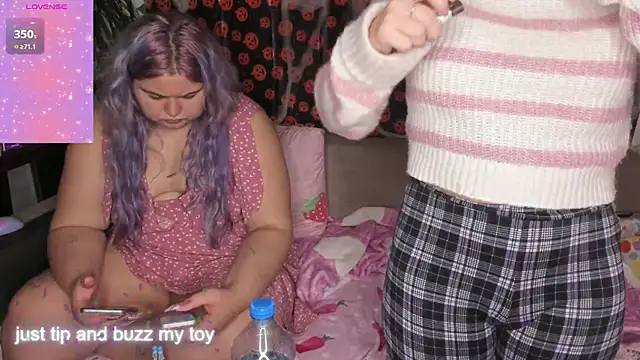 Snapshot of Freakcute_ chatting on 2, 11, 2025 Freakcute online show from 2, 11, 2025