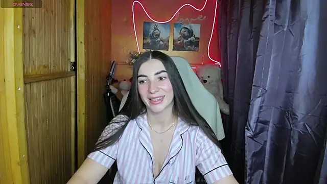 Fiery Brunette  online show from 23, 1, 2025