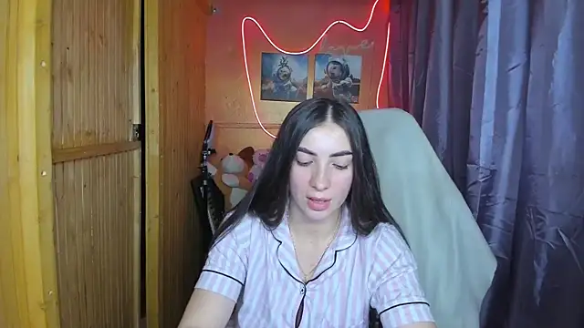 Fiery Brunette  online show from 17, 2, 2025