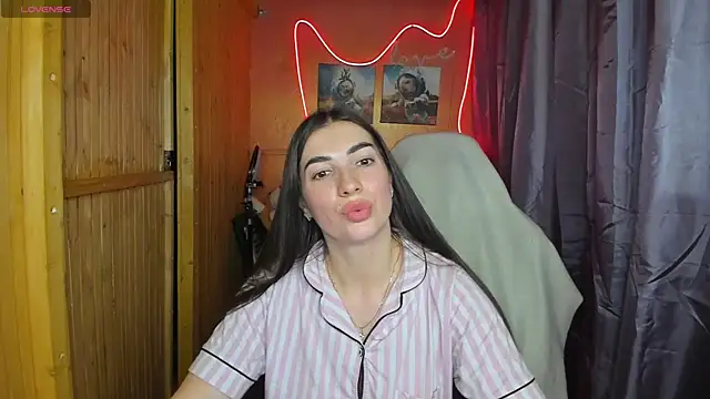 Fiery Brunette  online show from 18, 2, 2025