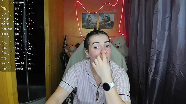 Fiery Brunette  online show from 28, 2, 2025