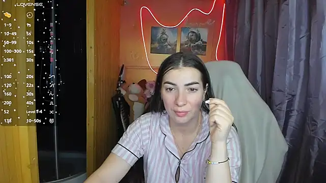 Fiery Brunette  online show from 3, 3, 2025