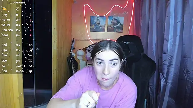 Fiery Brunette  online show from 6, 3, 2025