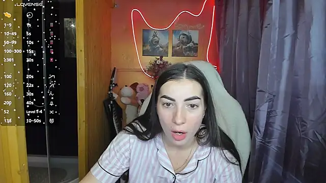 Fiery Brunette  online show from 20, 3, 2025