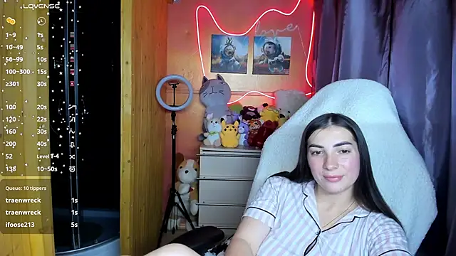 Fiery Brunette  online show from 22, 9, 2025