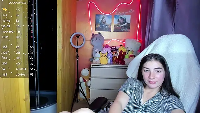 Fiery Brunette  online show from 13, 10, 2025