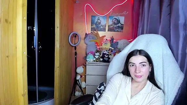 Fiery Brunette  online show from 26, 4, 2026