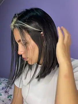 hannahb-e online show from 4, 3, 2025