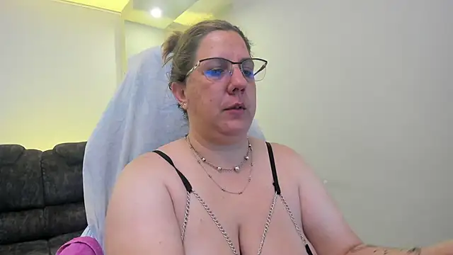 katie joness  online show from 10, 9, 2025