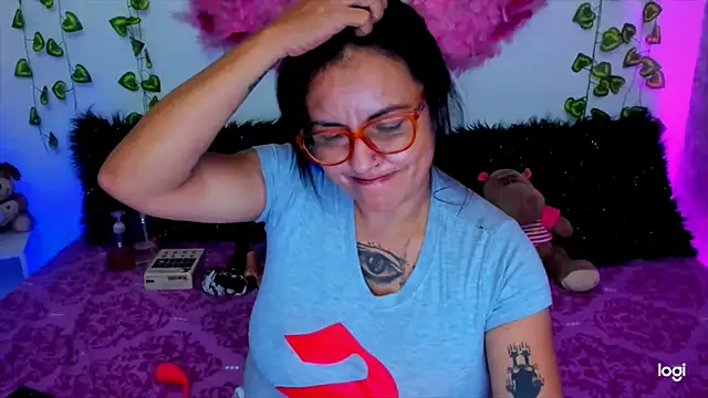 Snapshot of MegamKim chatting on 11, 11, 2025 MegamKim online show from 11, 11, 2025