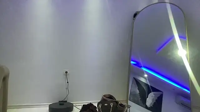 petitebeauty online show from 4, 12, 2025