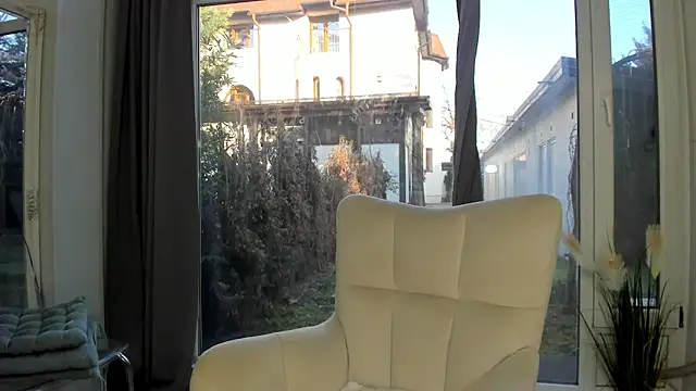 Selena Reeves online show from 10, 2, 2025