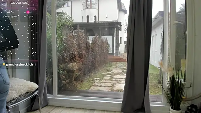 Selena Reeves online show from 2, 3, 2025