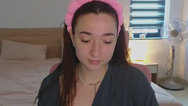 YasmineWest online show from 5, 4, 2026