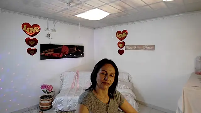 lollita 23  online show from 20, 4, 2026