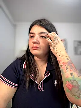 Snapshot of horny_roomiess chatting on 23, 11, 2025 horny roomiess online show from 23, 11, 2025