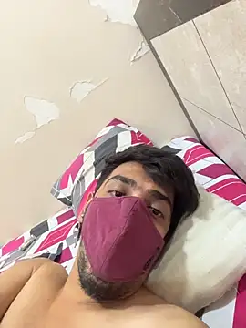 Snapshot of hornyguy271192 chatting on 7, 2, 2026 hornyguy271192 online show from 7, 2, 2026