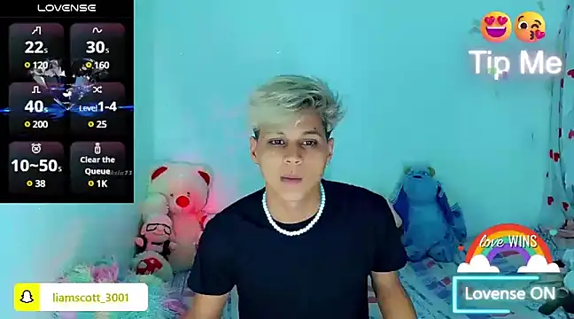 Liamscott  online show from 3, 12, 2024