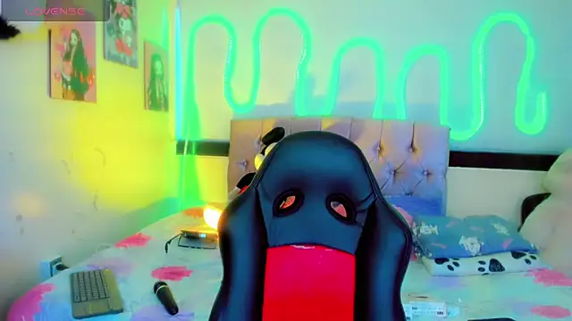 Jessica smith 1 online show from 20, 4, 2026