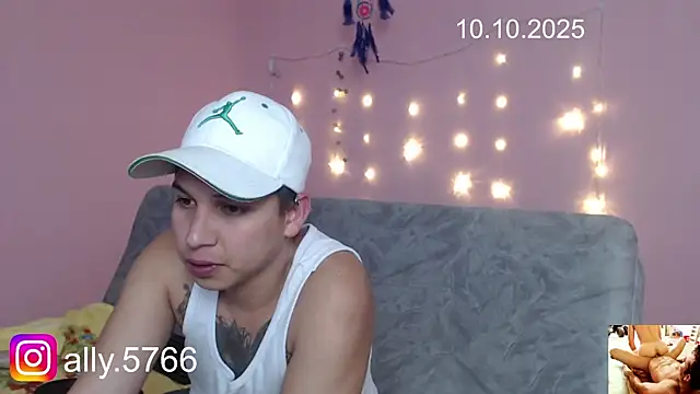 Snapshot of CoreAlejito chatting on 10, 10, 2025 CoreAlejito online show from 10, 10, 2025