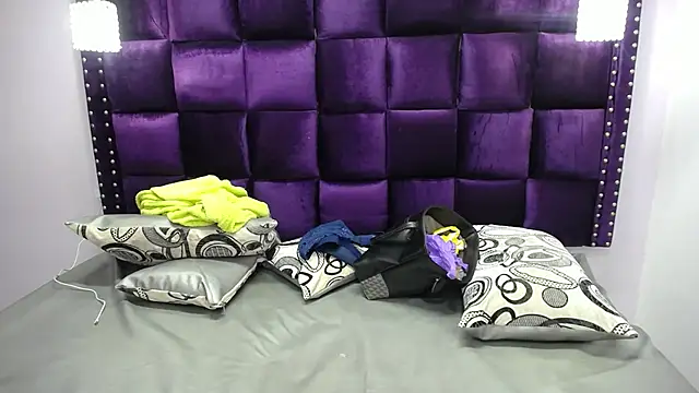 CrushOnMe  online show from 12, 1, 2025