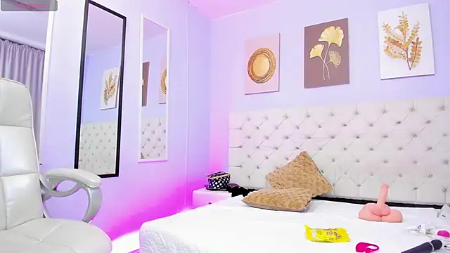 sarah cruzz  online show from 13, 12, 2024