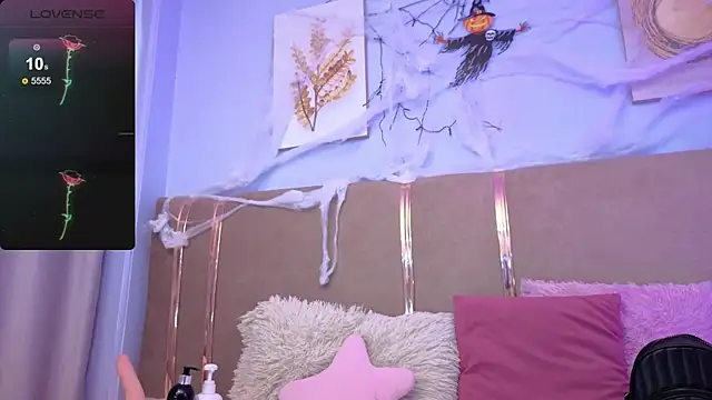 sarah cruzz  online show from 1, 11, 2025