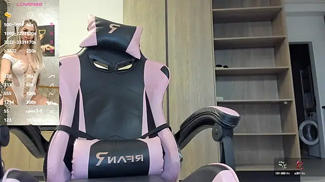 Snapshot of Megan_Ros chatting on 13, 10, 2025 Megan Ros online show from 13, 10, 2025