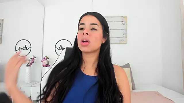 Snapshot of emma_castilloo chatting on 3, 3, 2025 emma castilloo online show from 3, 3, 2025