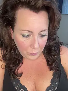 Snapshot of xsexycurvymilf chatting on 13, 12, 2024 xsexycurvymilf online show from 13, 12, 2024