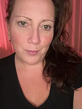 Snapshot of xsexycurvymilf chatting on 20, 1, 2025 xsexycurvymilf online show from 20, 1, 2025